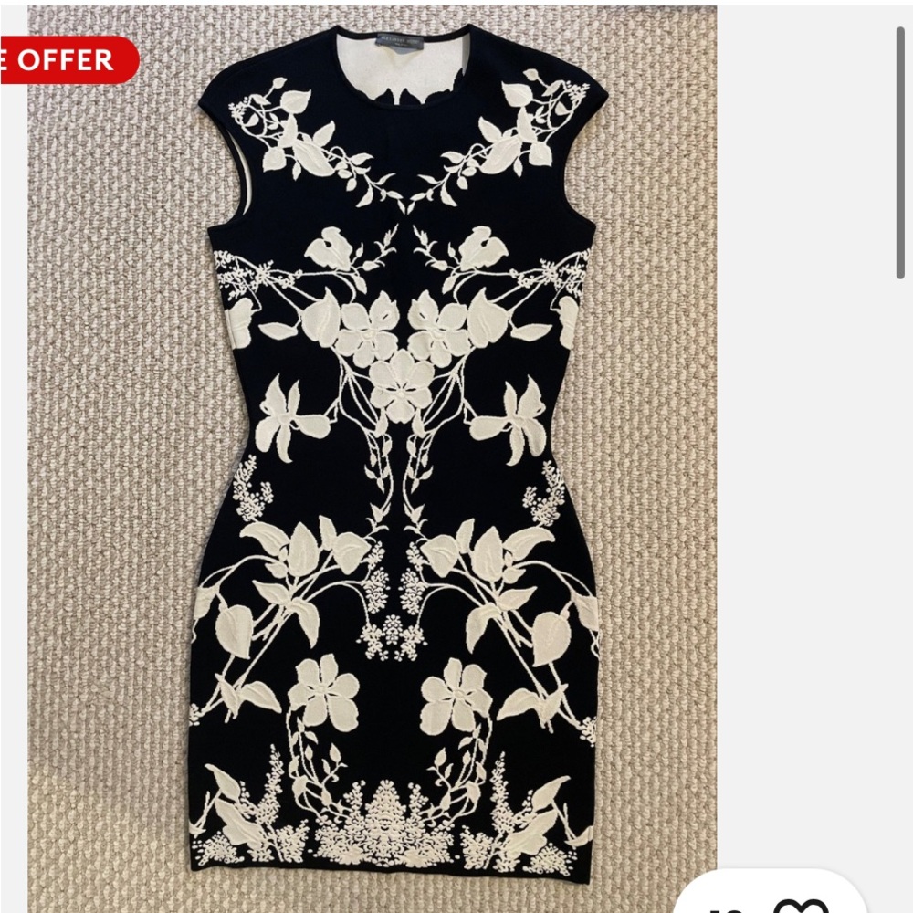 Alexander McQueen Black/White
Floral Patterned Knit Bodycon Dress size M NWOT